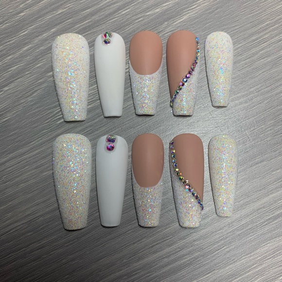 Handmade Luxury Press on Nails - Picture 3 of 6